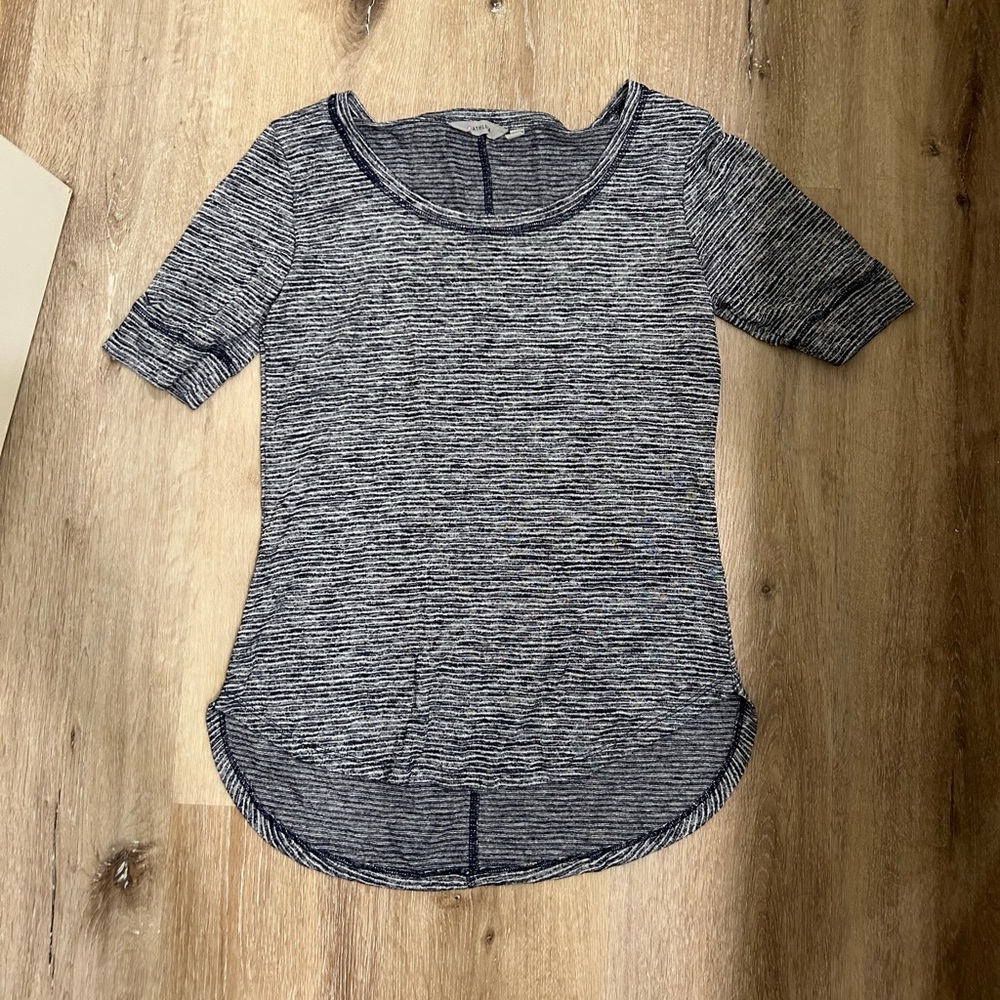 Athleta Black and White Elbow Sleeve Breezy Athletic Top